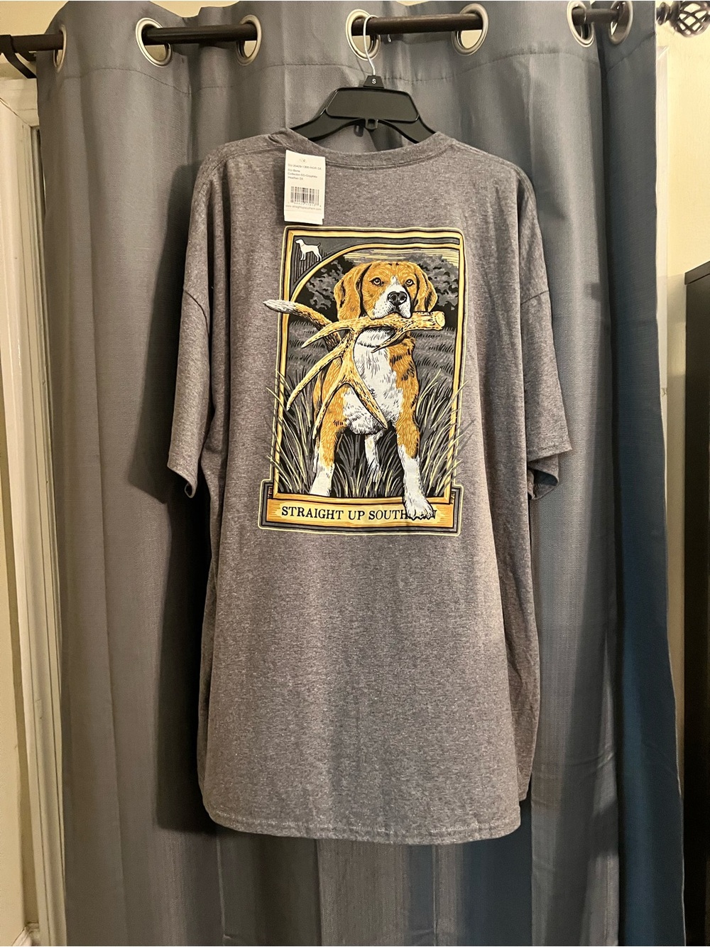Gray Dog Graphic T-Shirt with Retriever Design STRAIGHT UP SOUTHERN